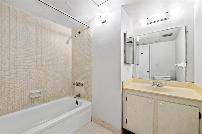 Image 23 of 25 For 3101 Oakland Shores Dr  H108