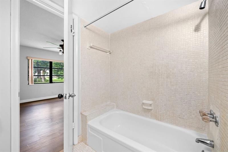 Image 24 of 25 For 3101 Oakland Shores Dr  H108