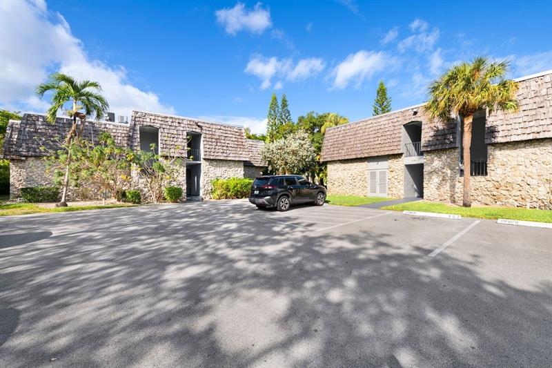 Image 3 of 25 For 3101 Oakland Shores Dr  H108