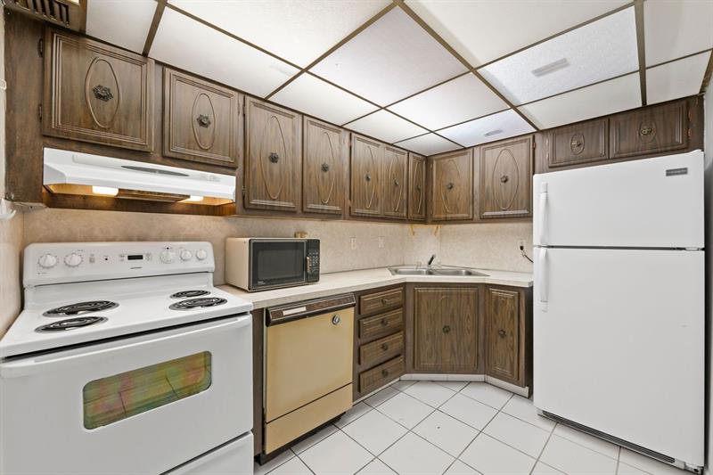 Image 5 of 25 For 3101 Oakland Shores Dr  H108