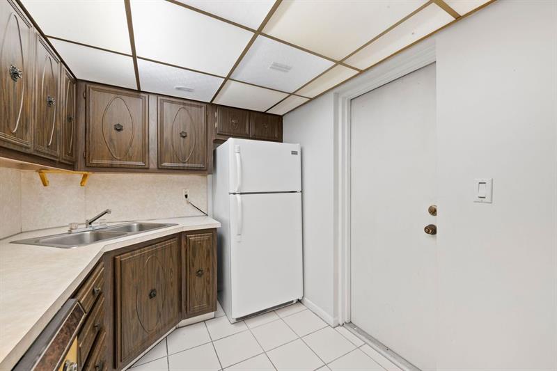 Image 9 of 25 For 3101 Oakland Shores Dr  H108