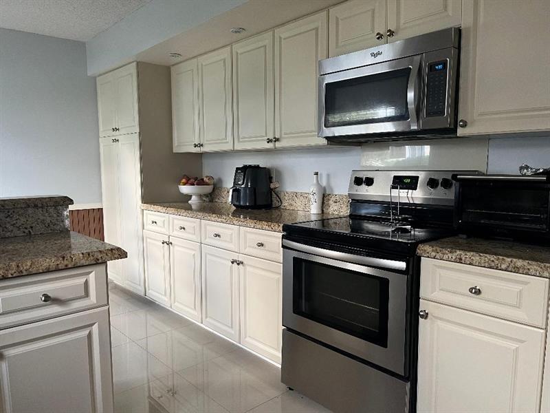 Image 7 of 7 For 8471 78th Ct 8471