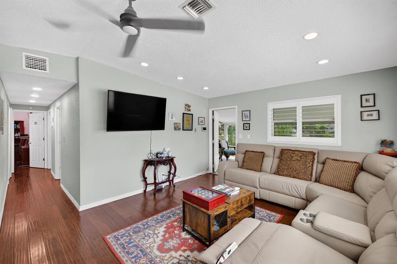 Image 11 of 58 For 300 25th Ave