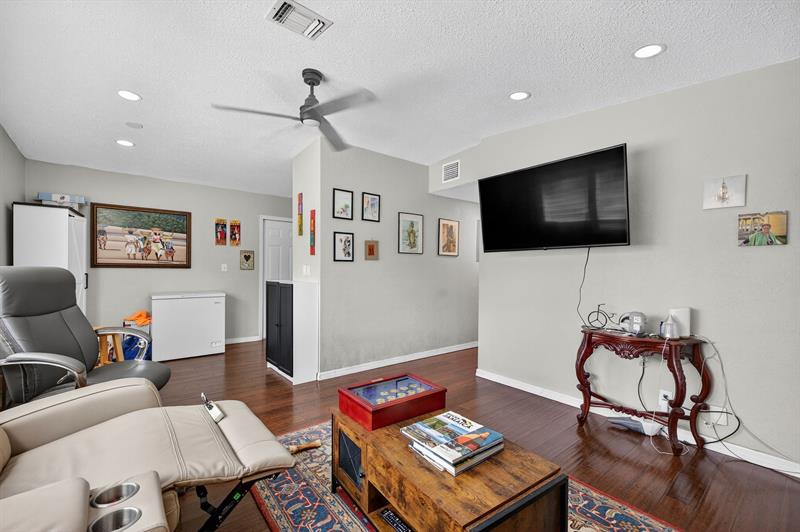 Image 12 of 58 For 300 25th Ave