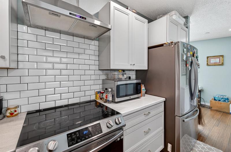 Image 18 of 58 For 300 25th Ave