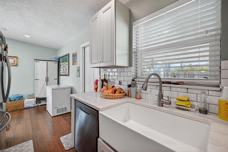 Image 19 of 58 For 300 25th Ave