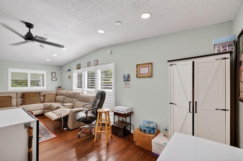 Image 20 of 58 For 300 25th Ave