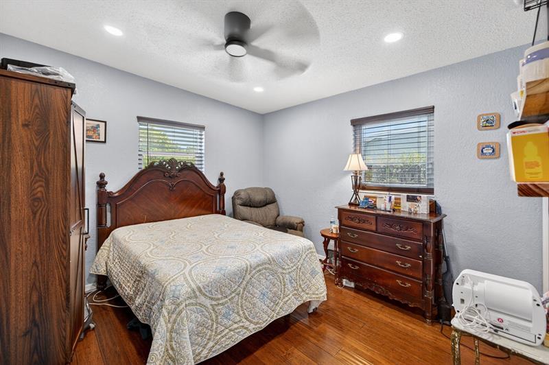 Image 22 of 58 For 300 25th Ave