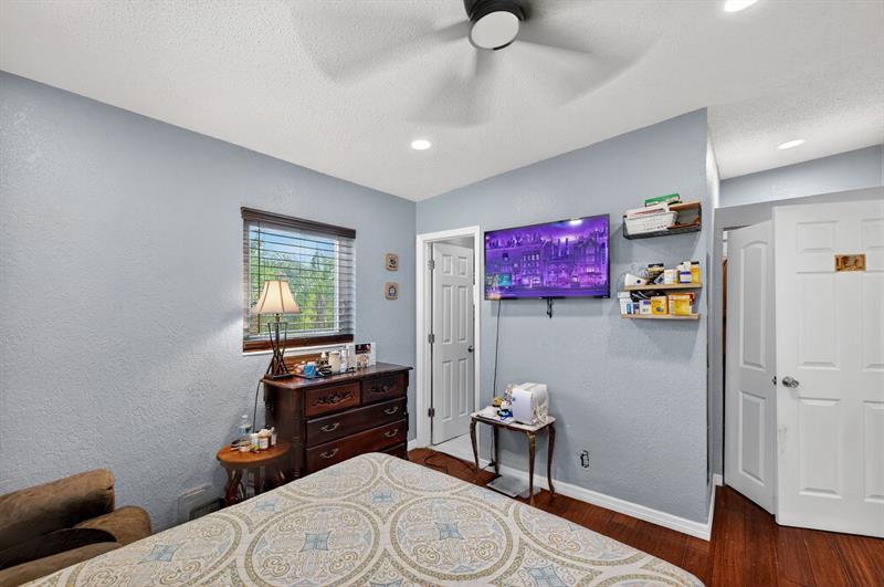 Image 23 of 58 For 300 25th Ave