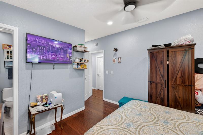 Image 24 of 58 For 300 25th Ave