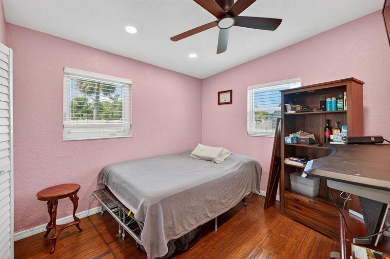 Image 26 of 58 For 300 25th Ave