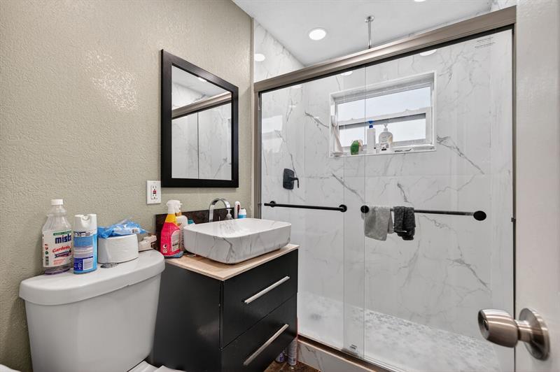 Image 28 of 58 For 300 25th Ave