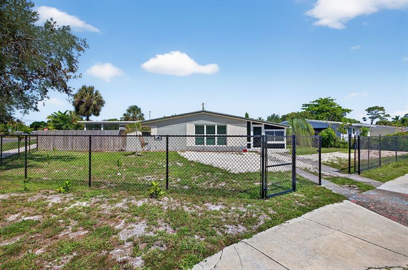 Image 3 of 58 For 300 25th Ave