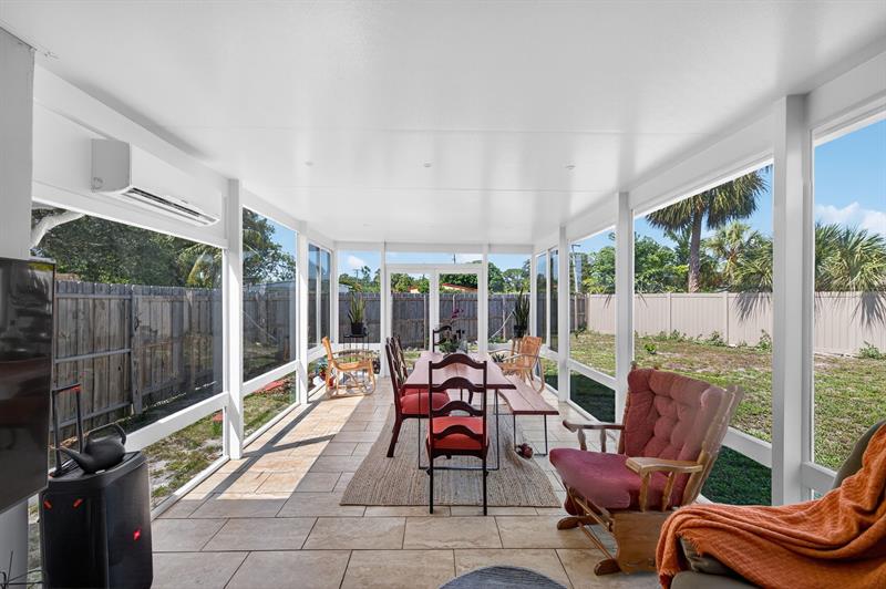 Image 32 of 58 For 300 25th Ave