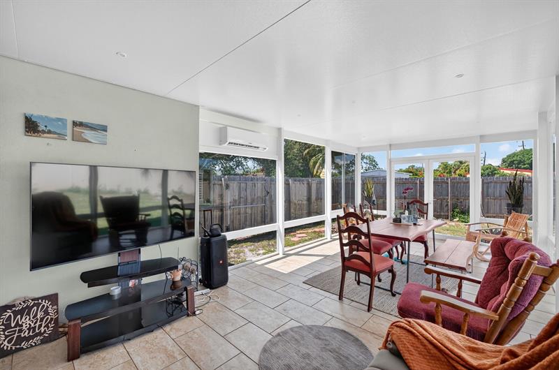 Image 34 of 58 For 300 25th Ave