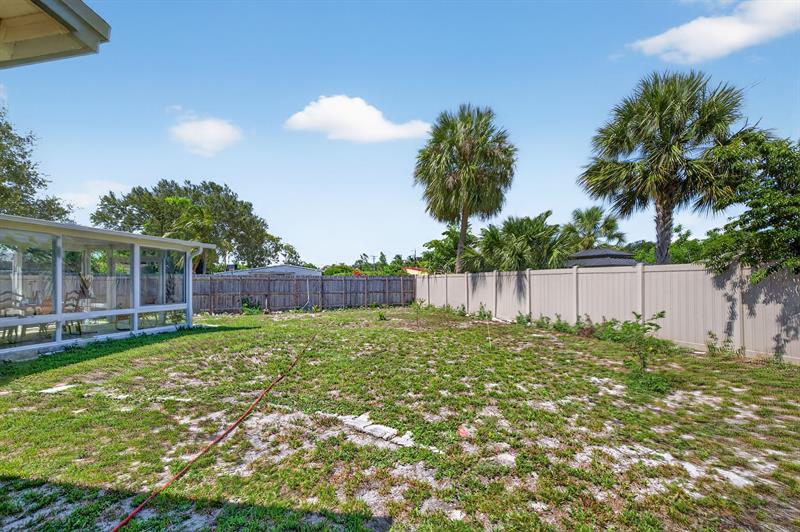 Image 42 of 58 For 300 25th Ave