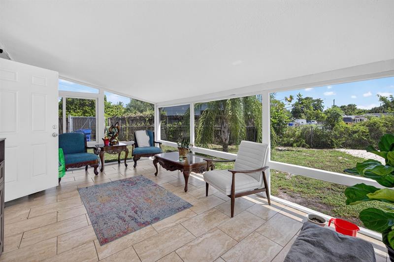 Image 6 of 58 For 300 25th Ave