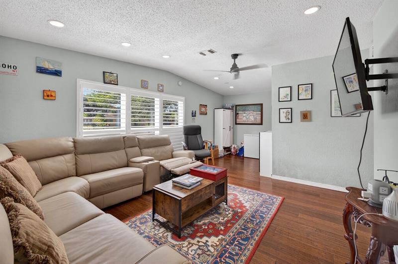 Image 9 of 58 For 300 25th Ave