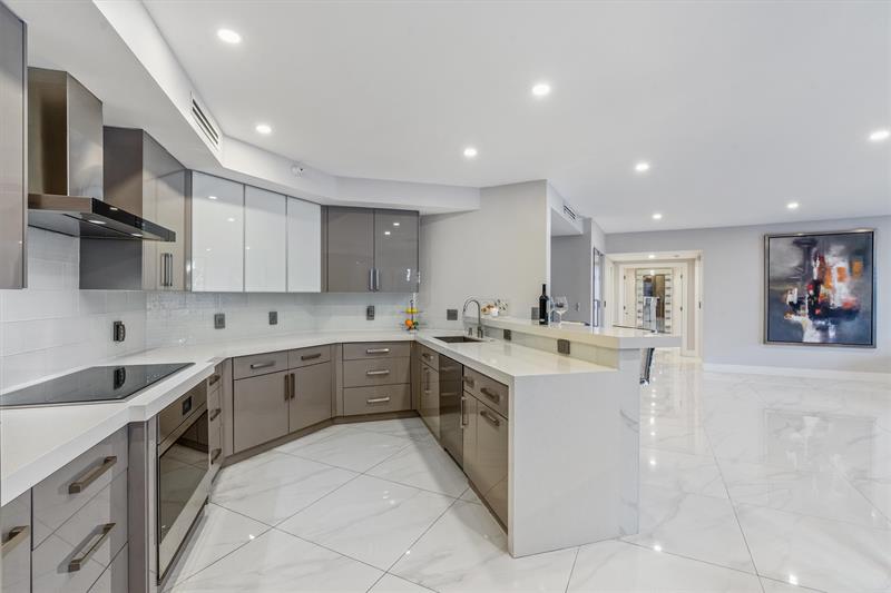 Image 11 of 58 For 3100 Ocean Boulevard  105n