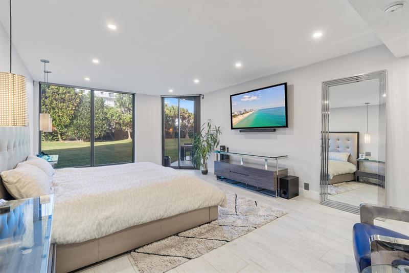 Image 15 of 58 For 3100 Ocean Boulevard  105n