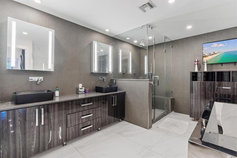 Image 18 of 58 For 3100 Ocean Boulevard  105n