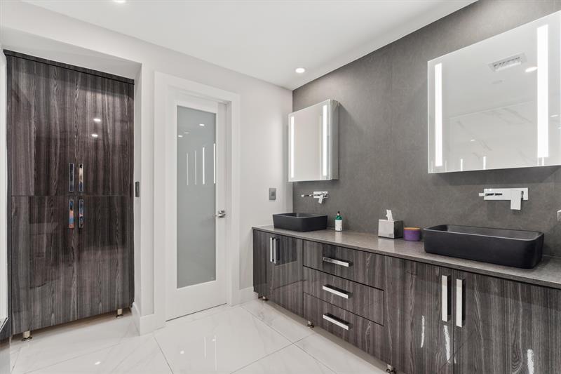 Image 19 of 58 For 3100 Ocean Boulevard  105n