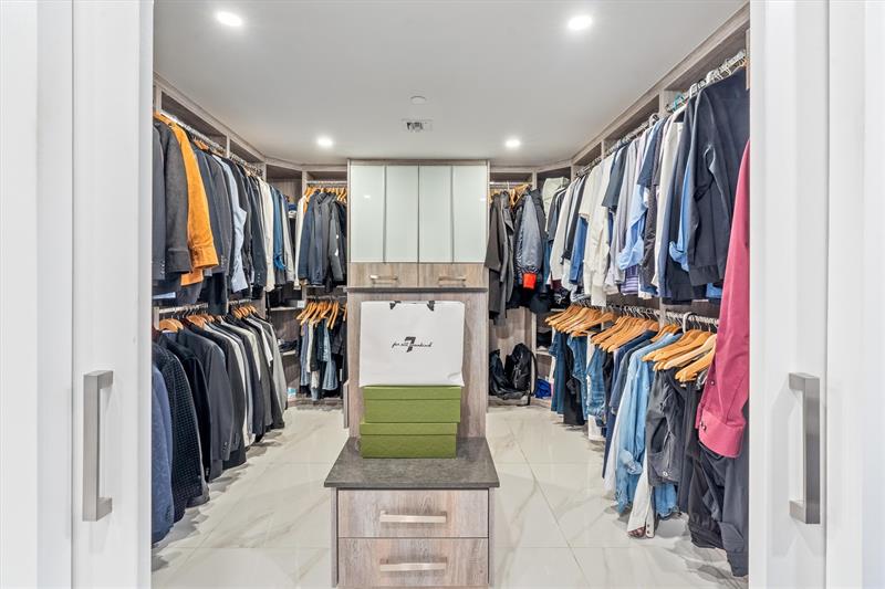 Image 21 of 58 For 3100 Ocean Boulevard  105n