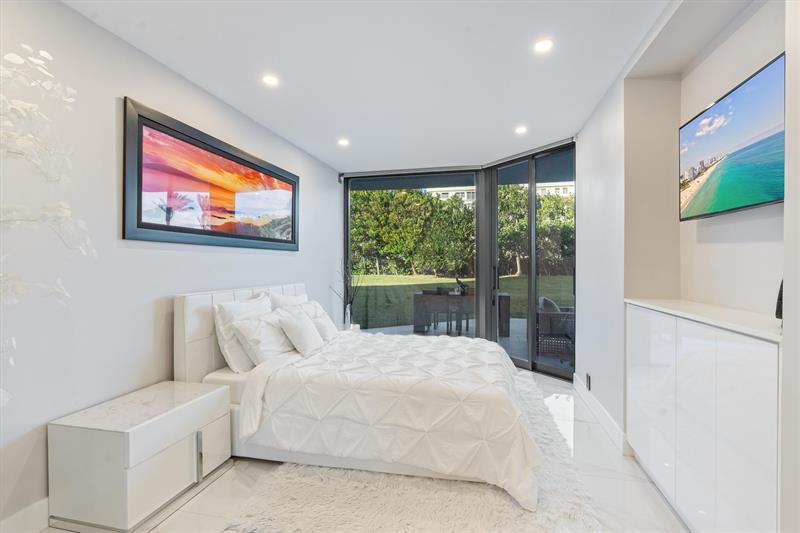 Image 23 of 58 For 3100 Ocean Boulevard  105n