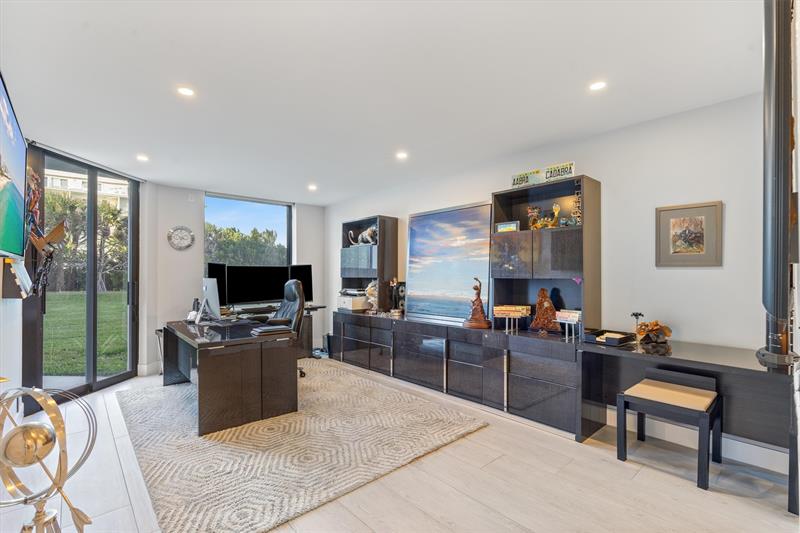 Image 28 of 58 For 3100 Ocean Boulevard  105n