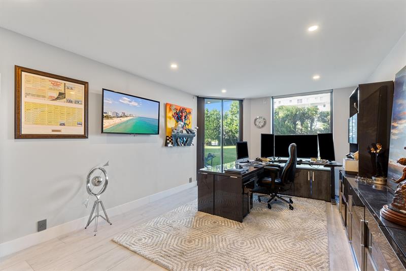 Image 29 of 58 For 3100 Ocean Boulevard  105n