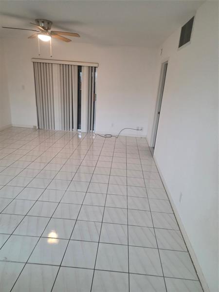 Image 4 of 29 For 259 Cypress Rd  509