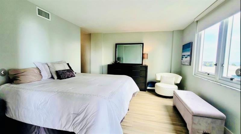 Image 15 of 26 For 2200 33rd Ave 8g