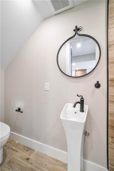 Image 11 of 27 For 520 Ocean Blvd  2