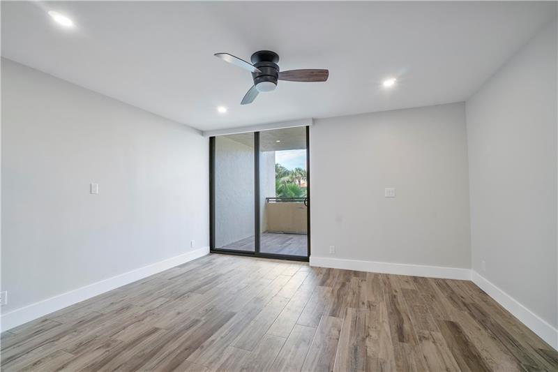 Image 18 of 27 For 520 Ocean Blvd  2