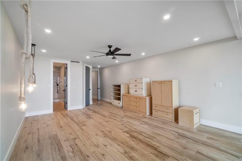 Image 19 of 27 For 520 Ocean Blvd  2