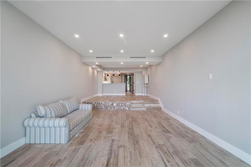 Image 8 of 27 For 520 Ocean Blvd  2