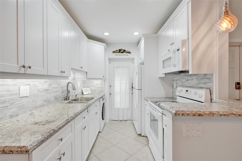 Image 13 of 78 For 935 9th Ave  16