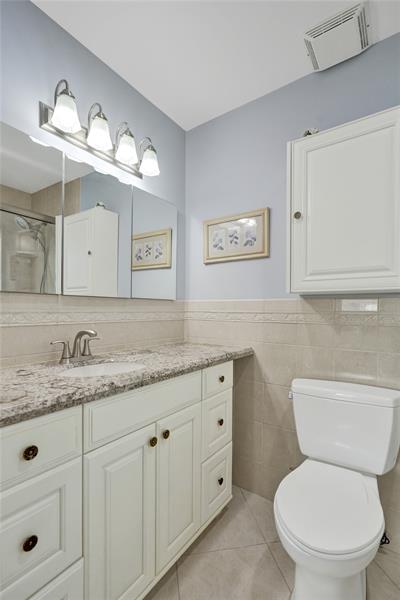 Image 32 of 78 For 935 9th Ave  16