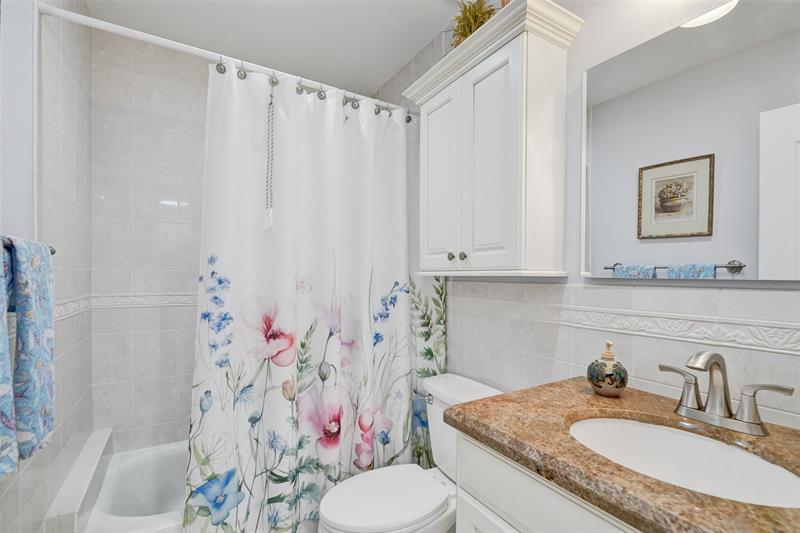 Image 42 of 78 For 935 9th Ave  16