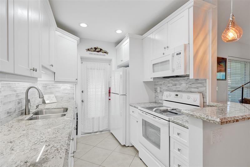 Image 9 of 78 For 935 9th Ave  16