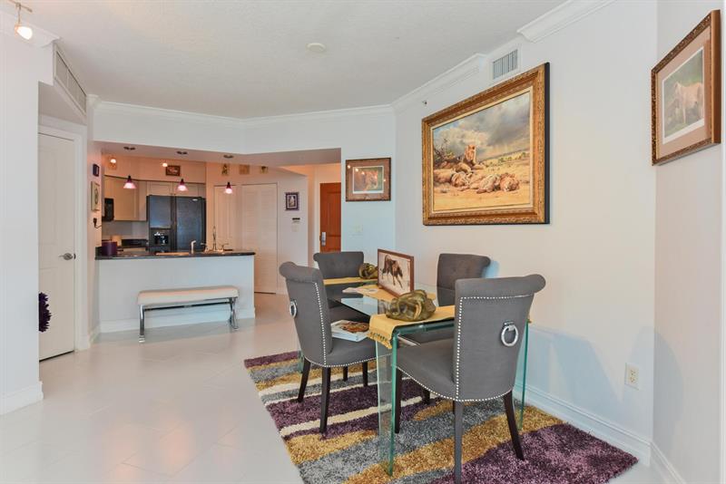 Image 10 of 51 For 347 New River Dr 2303