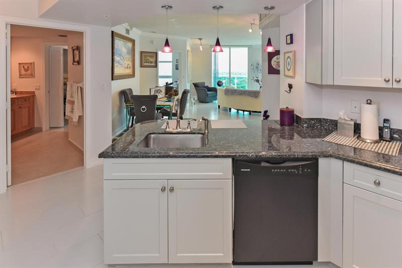 Image 14 of 51 For 347 New River Dr 2303