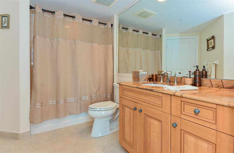 Image 16 of 51 For 347 New River Dr 2303