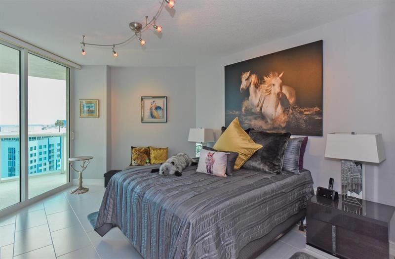 Image 21 of 51 For 347 New River Dr 2303