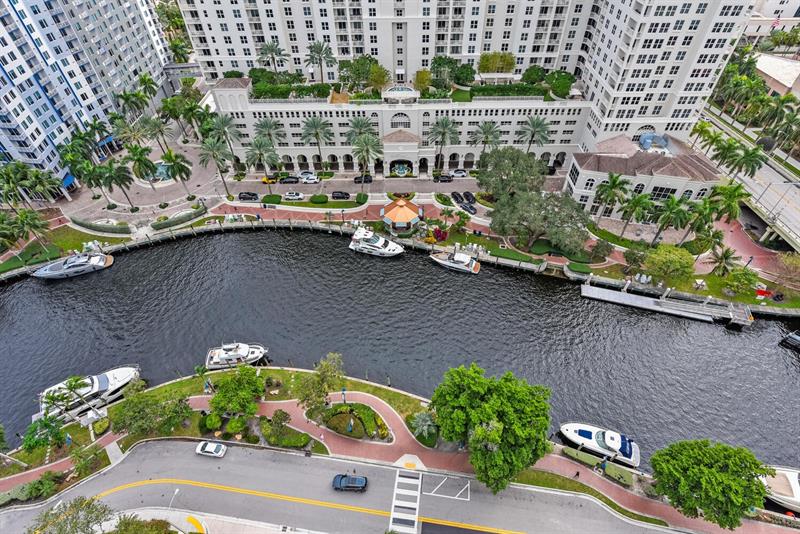 Image 25 of 51 For 347 New River Dr 2303