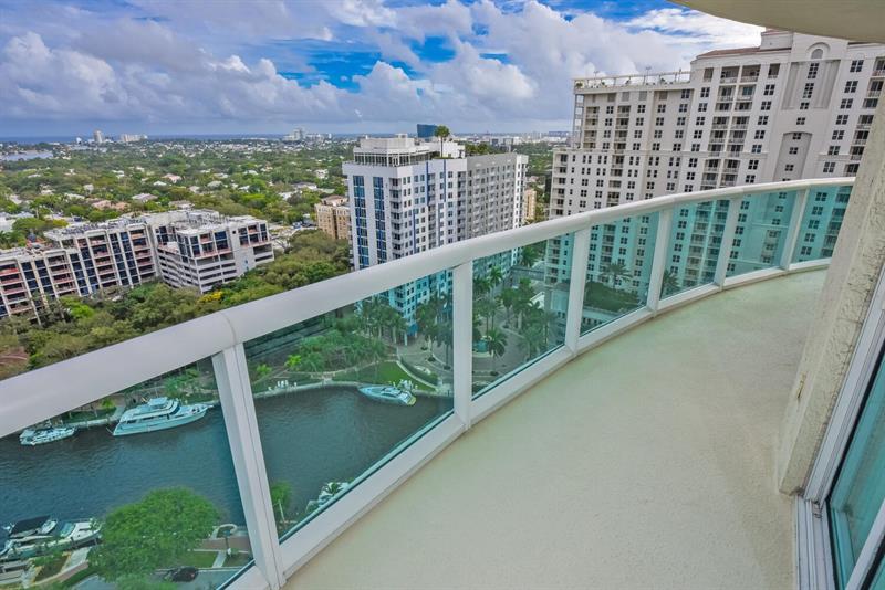 Image 28 of 51 For 347 New River Dr 2303