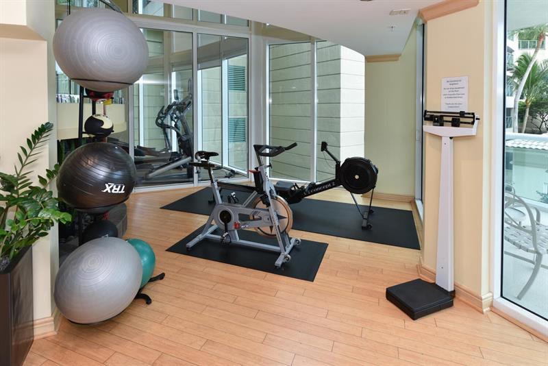 Image 40 of 51 For 347 New River Dr 2303