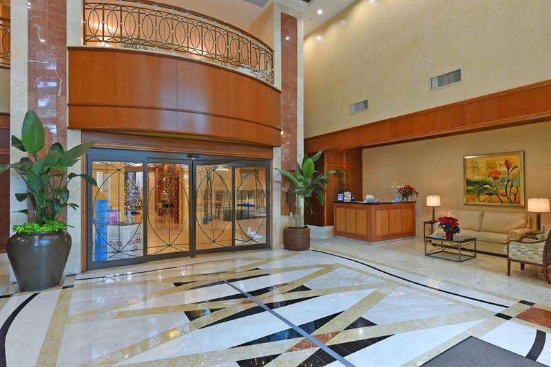 Image 5 of 51 For 347 New River Dr 2303