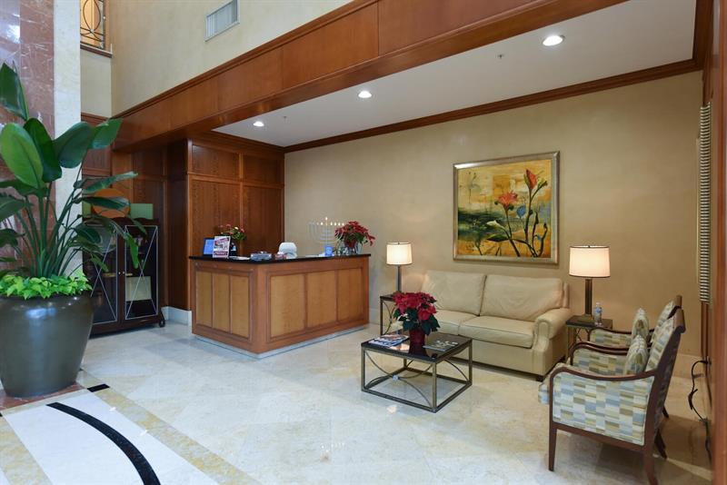 Image 6 of 51 For 347 New River Dr 2303