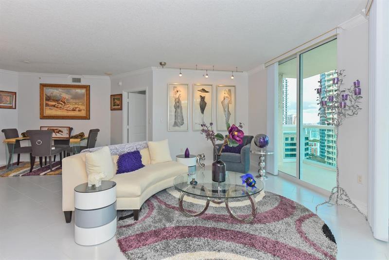 Image 9 of 51 For 347 New River Dr 2303